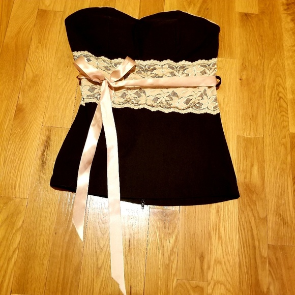 Black and gold lace top with belted trim - Picture 1 of 3